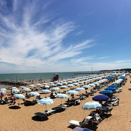 Practical In Lignano Pineta Appartement *